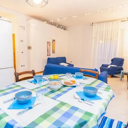 La Casa Al Mare Di Anna E Stefania Apartment *